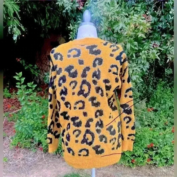 J.O.A Just One Answer leopard cardigan sweater - Picture 4 of 6